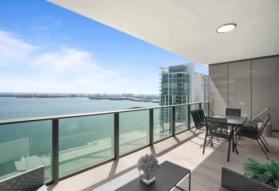 Luxury 2-Bedroom Residence with Ocean Views, Miami